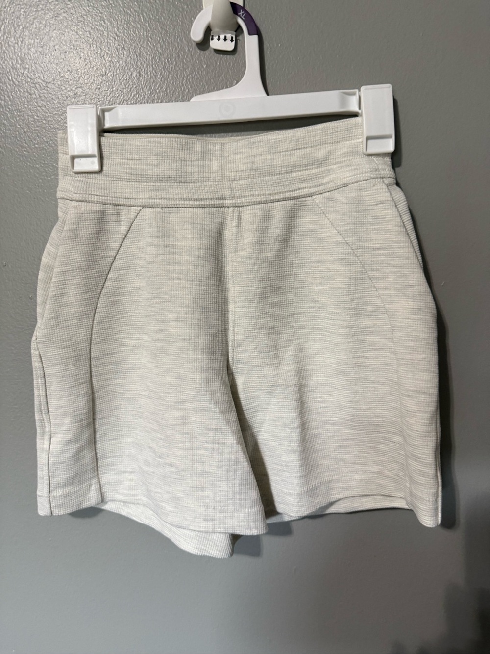 Lululemon Loungeful High-Rise Short 4" size XXS